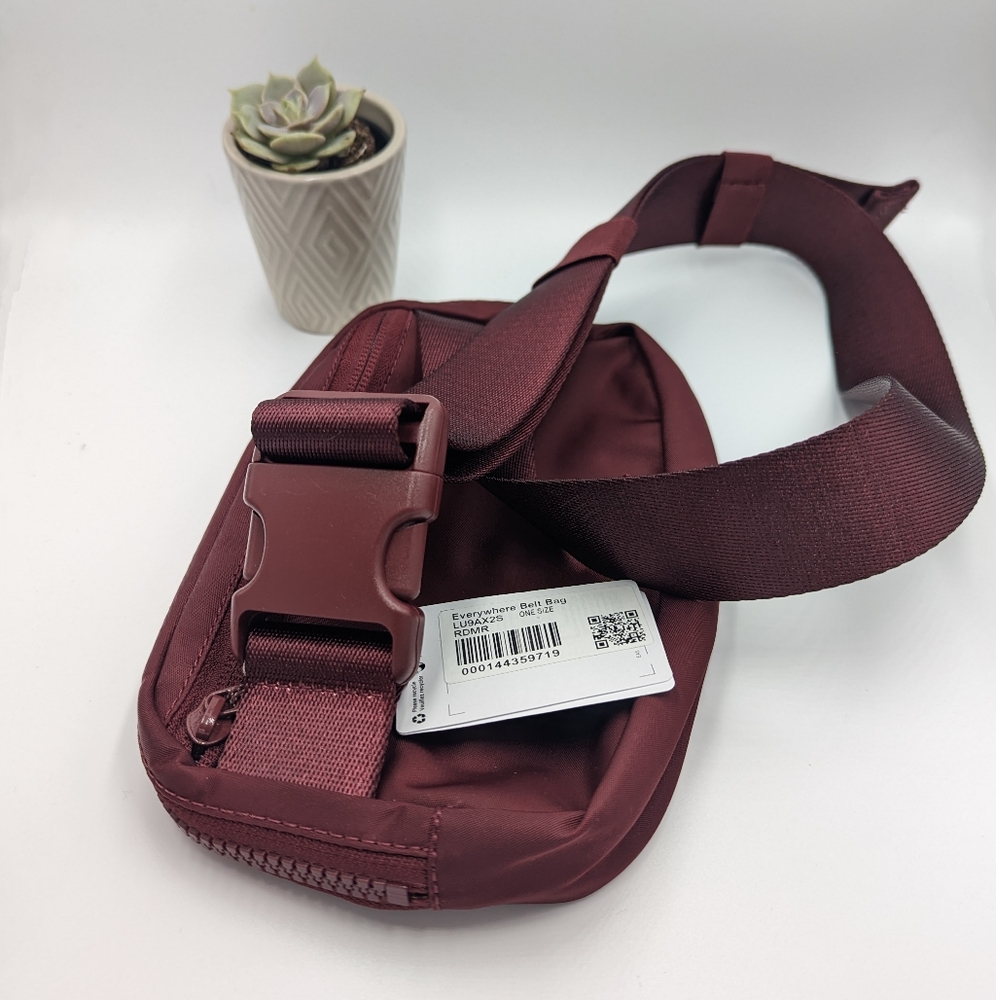 Lululemon Red Merlot Maroon Everywhere Belt Bag NWT - Picture 3 of 3